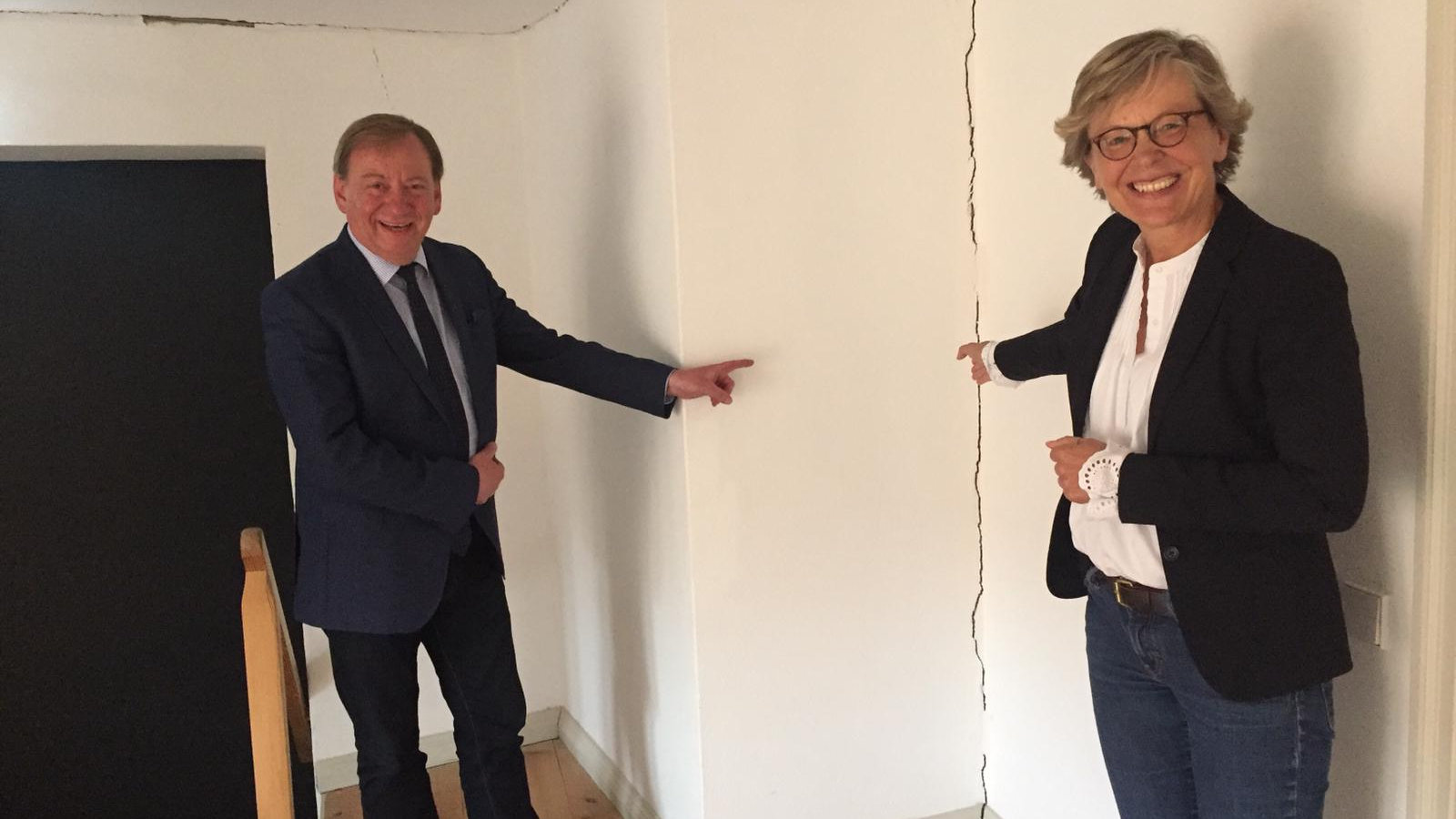 Ingo Gädechens mit Brigitta Hermann, Geschäftsführender Vorstand der Stiftung Schloss Eutin