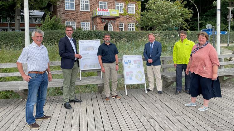 v.l.n.r. Bernhard Hub (BUND Schleswig-Holstein Landesvorstand), Sebastian Schmidt (CDU-Fraktionsvorsitzender in der Stadt Neustadt i.H.), Dr. Andreas Schmidt (BUND-Umwelthaus Projektleiter), Ingo Gädechens (CDU-Bundestagsabgeordnete), Ole Eggers (Landesgeschäftsführer des BUND-SH), Dr. Claudia Bielfeldt (Landesvorsitzende des BUND-SH