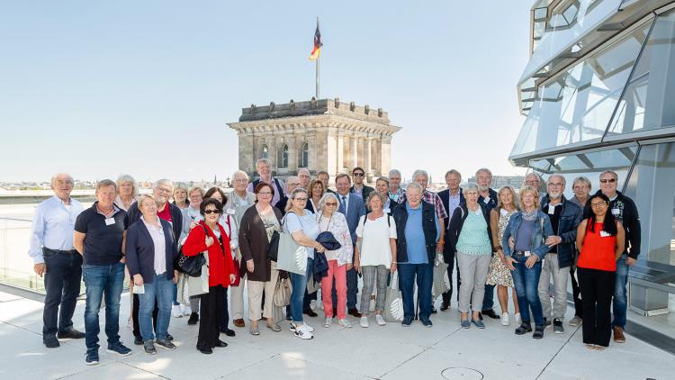 Ingo Gädechens mit Gruppe der BPA-Fahrt